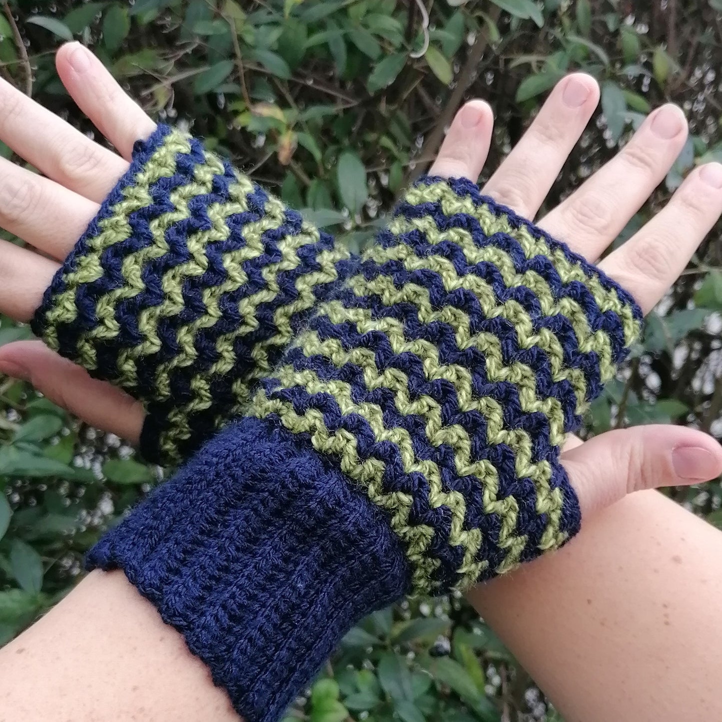 Handstulpen Zickzack (versch. Farben)