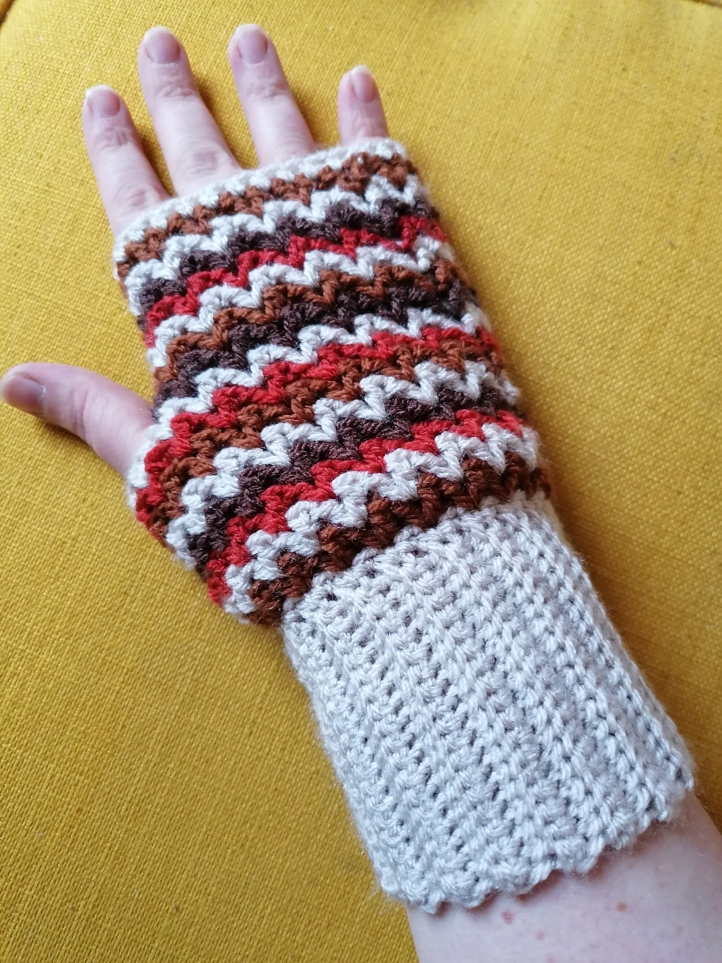 Handstulpen Zickzack (versch. Farben)