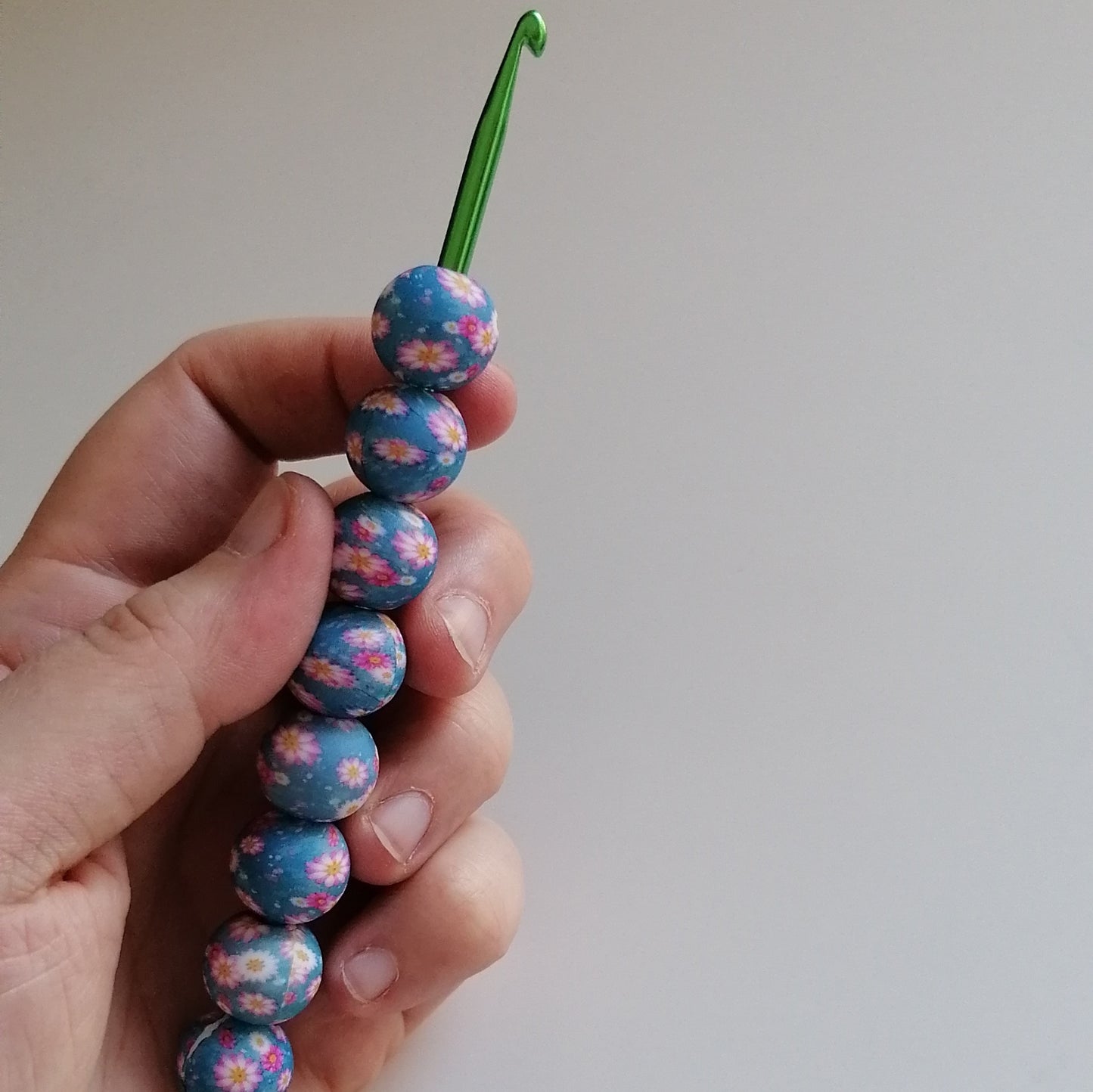 Ergonomische Häkelnadel - Blumen blau