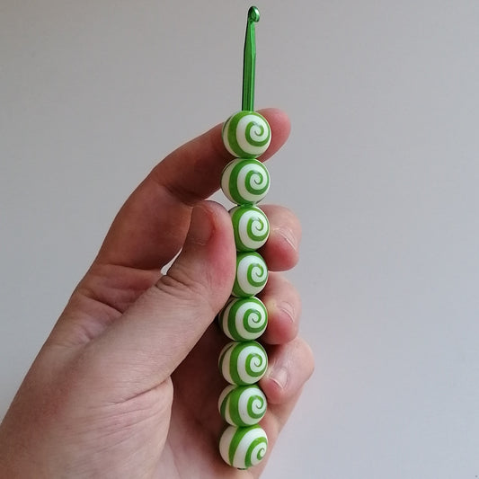 Ergonomische Häkelnadel - Grüne Spiralen