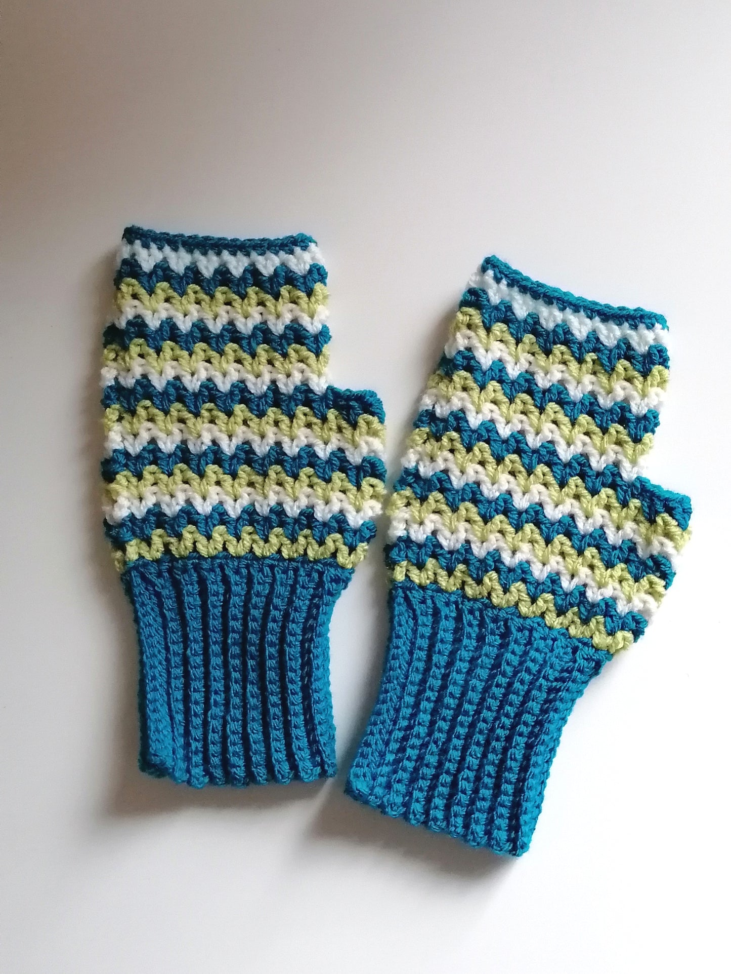 Handstulpen Zickzack (versch. Farben)