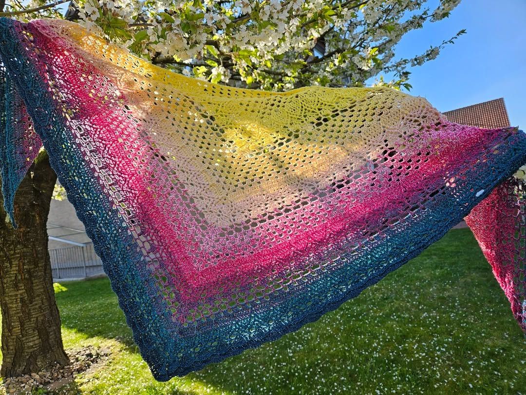 Häkelanleitung - Springtime Whispers Shawl (UK/ US terms)