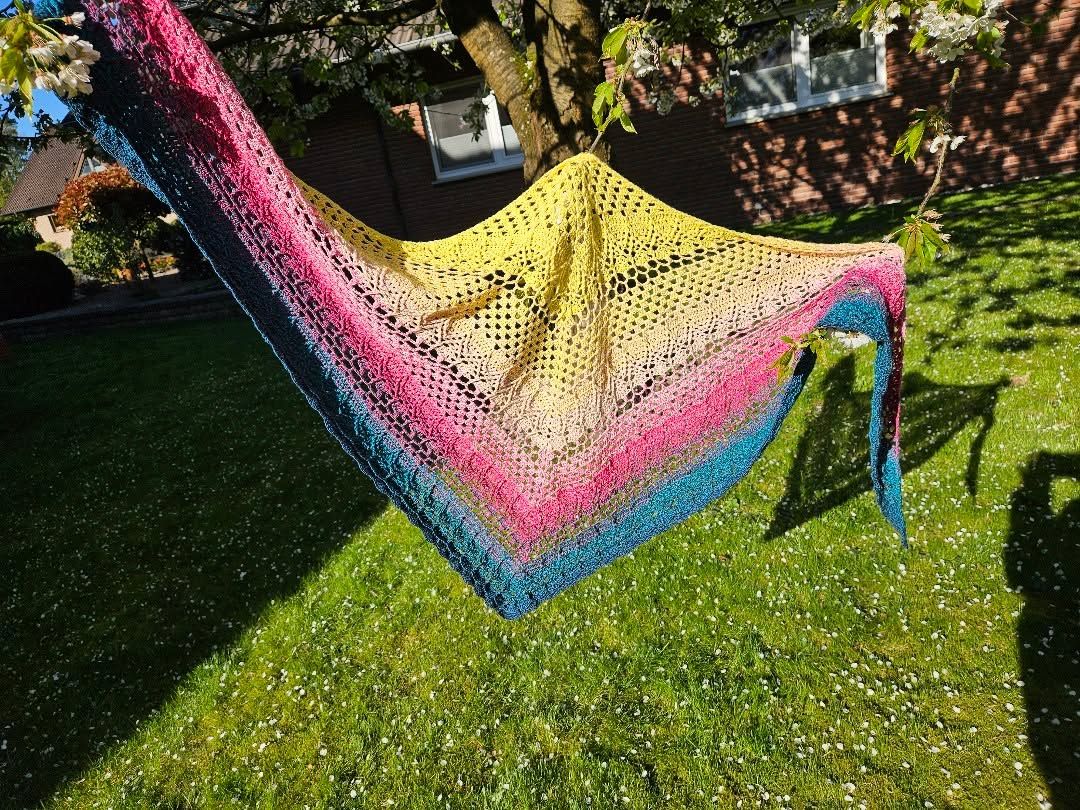 Häkelanleitung - Springtime Whispers Shawl (UK/ US terms)